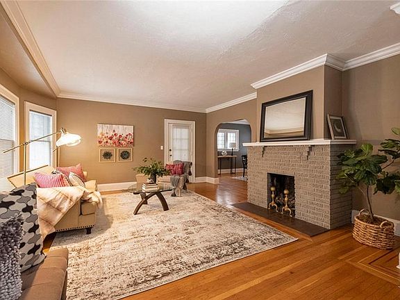 3rd image of 3048 Washington Blvd