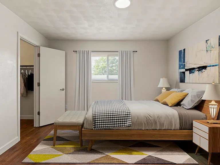 Green Door Apartments — Photo 16