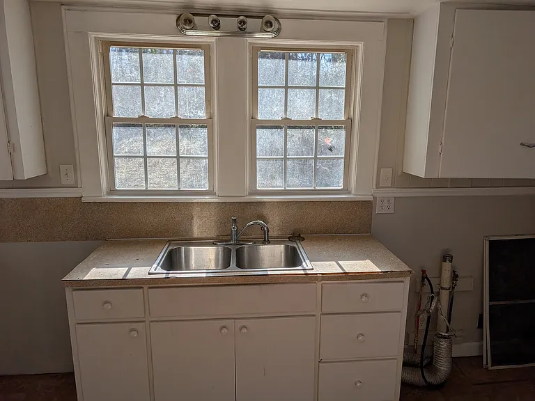 727 Elm St — Photo 4