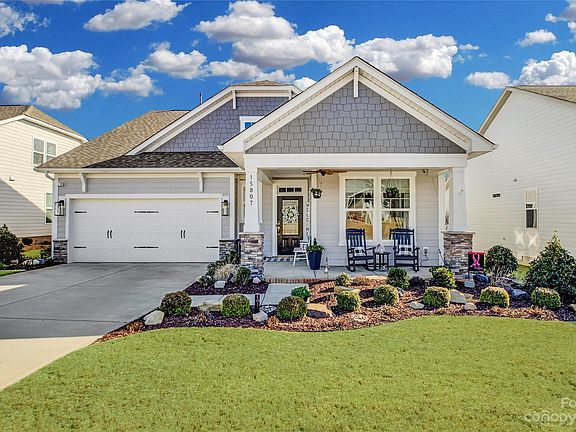 2nd image of 15807 Oleander Dr