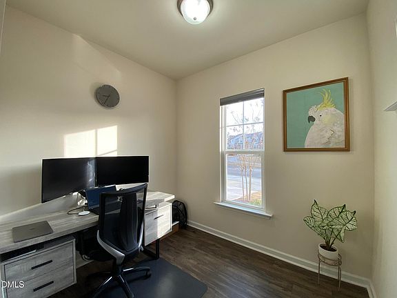 5th image of 138 Eagleson St