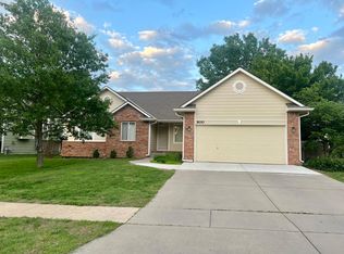 900 N Timberleaf Dr, Derby, KS 67037