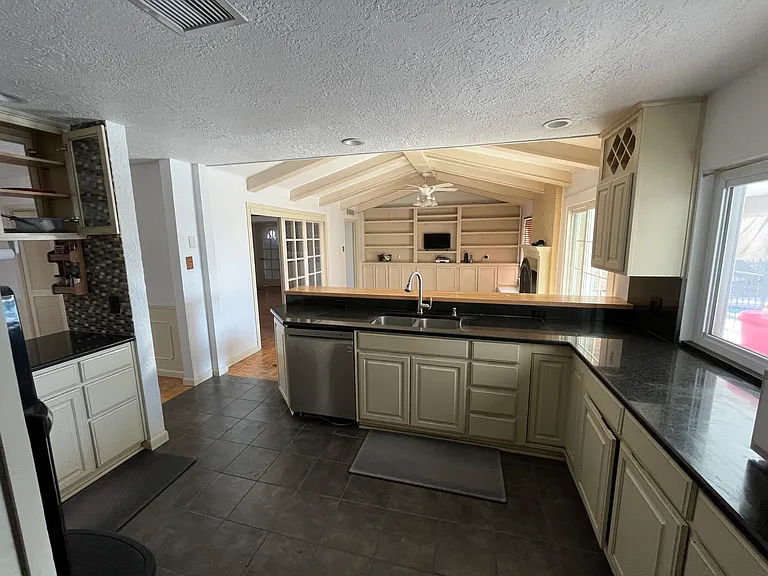 6739 Mariposa Dr — Photo 3