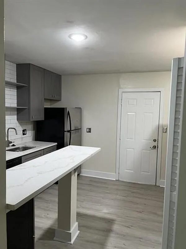 2 bed, 1.0 bath, 900 sqft, $1,595 — Photo 1