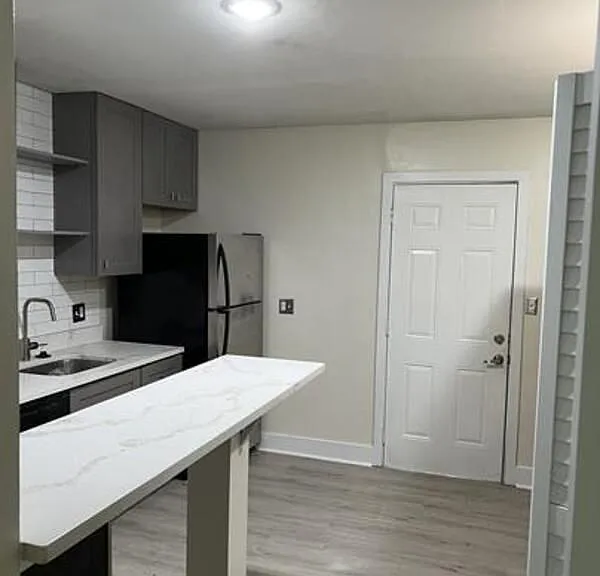 1253 Church St #5 — Photo 4