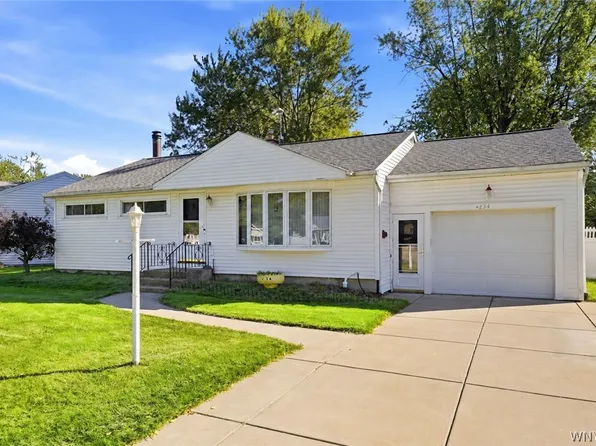 234 Coronation Dr, Amherst, NY 14226