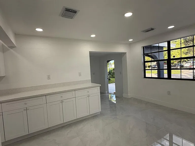 4400 SW 36th St — Photo 19
