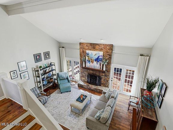 5th image of 127 Newcastle Ct