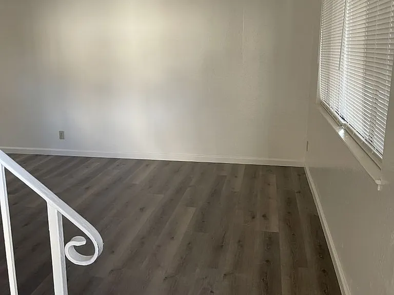 Dixon Townhouse — Photo 62