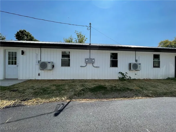512 N 8th St Unit A-b, Coshocton, OH 43812