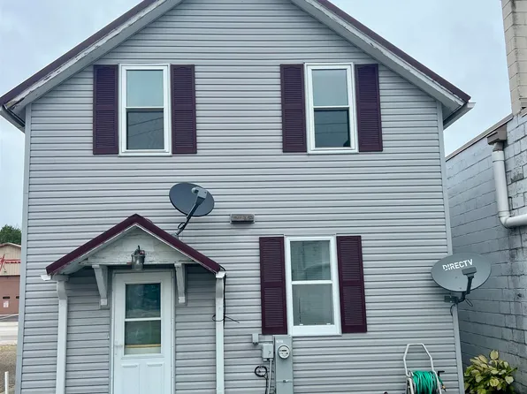 228 W Pulaski St, Pulaski, WI 54162