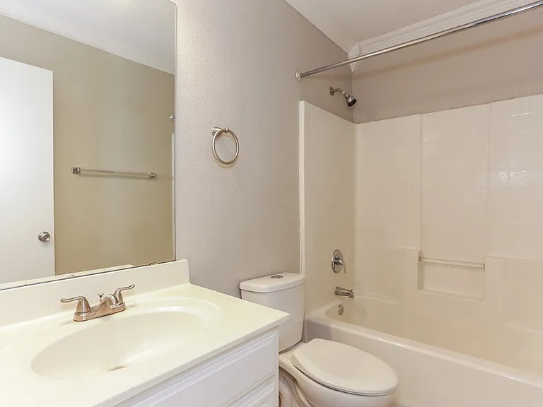 902 Beaufort Ct — Photo 15