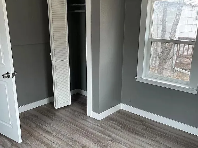 389 S Newton St — Photo 10