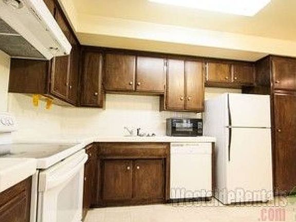3rd image of 1262 S Barrington Ave APT 103