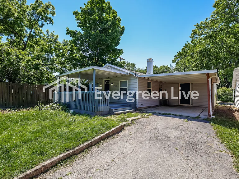 2961 Berkley St — Photo 2