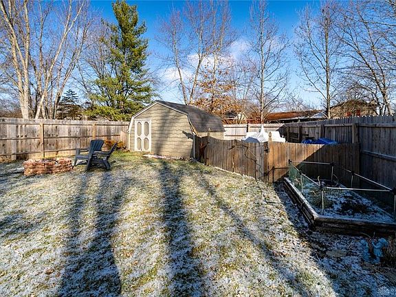 5th image of 596 Royston Dr