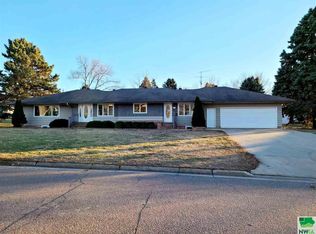 508 1st St, Hull, IA 51239