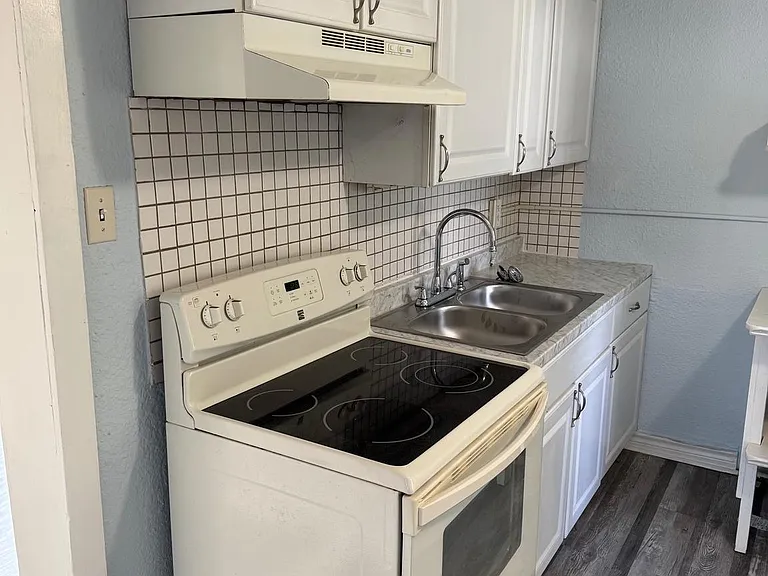 21 W Maple St #2 — Photo 2