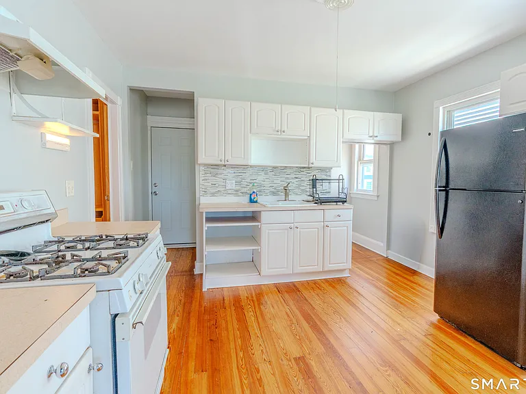 53-55 Davis Ave #B — Photo 4
