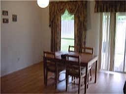 3rd image of 1103 Oxford Dr