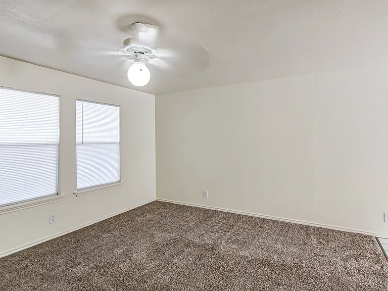Oak Terrace Apartments — Photo 22