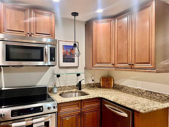 4th image of 266 Atwells Ave #7
