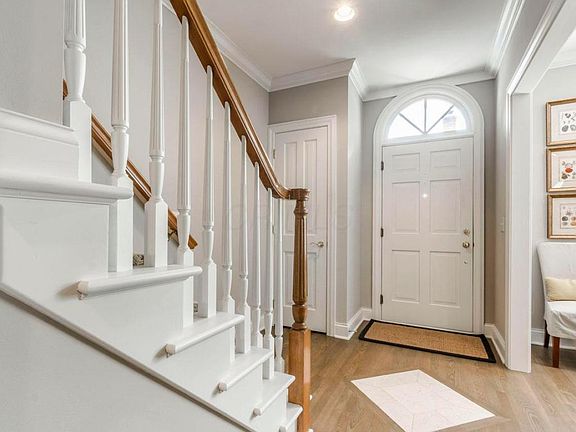 5th image of 1357 White Oak Ln