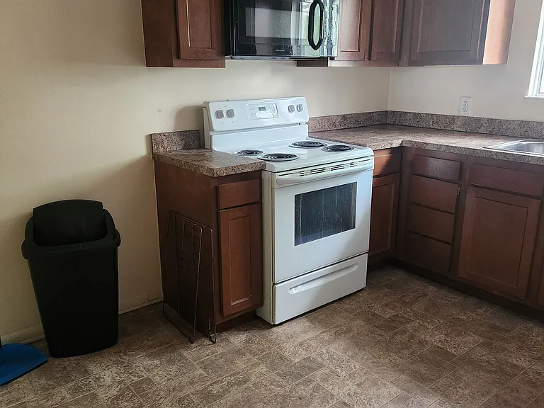 3919 W Sylvania Ave — Photo 7