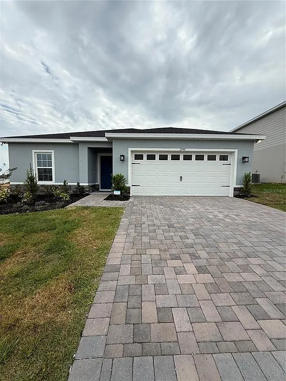 4 bed, 2.0 bath, 1703 sqft, $2,075 — Photo 1