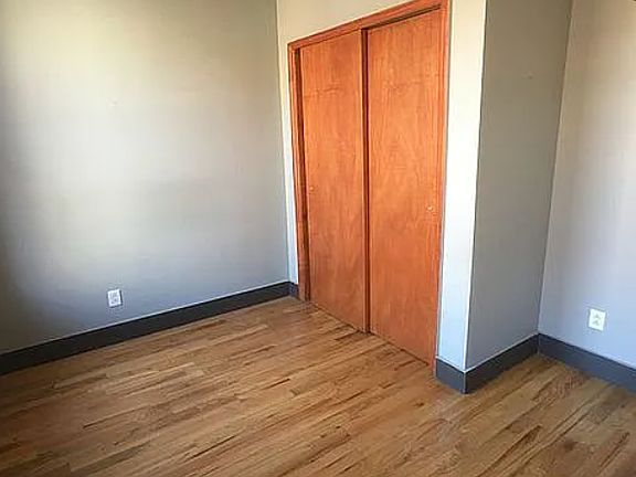3rd image of 620 E 11th St APT 13