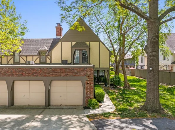 10222 Conser St, Overland Park, KS 66212