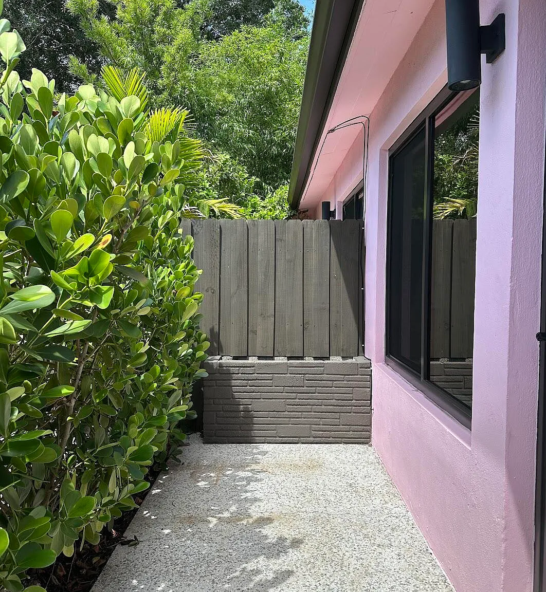 1 bed, 1.0 bath, 1491 sqft, $2,200 — Photo 2