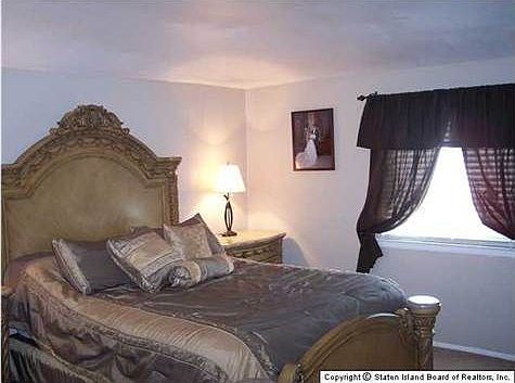 5th image of 167 Park Dr N