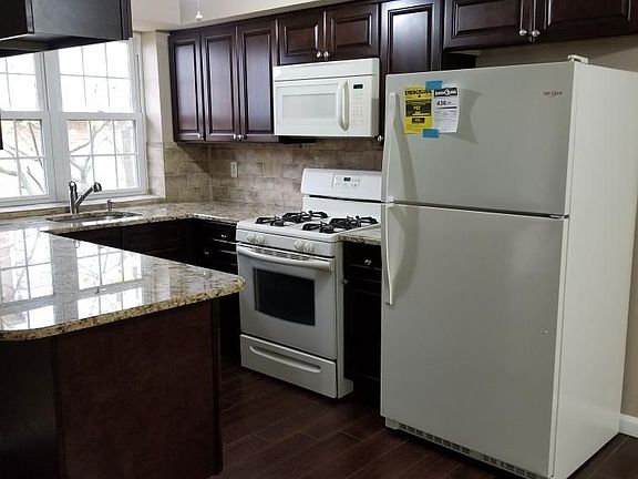 3rd image of 85A Elmwood Park Dr APT 17