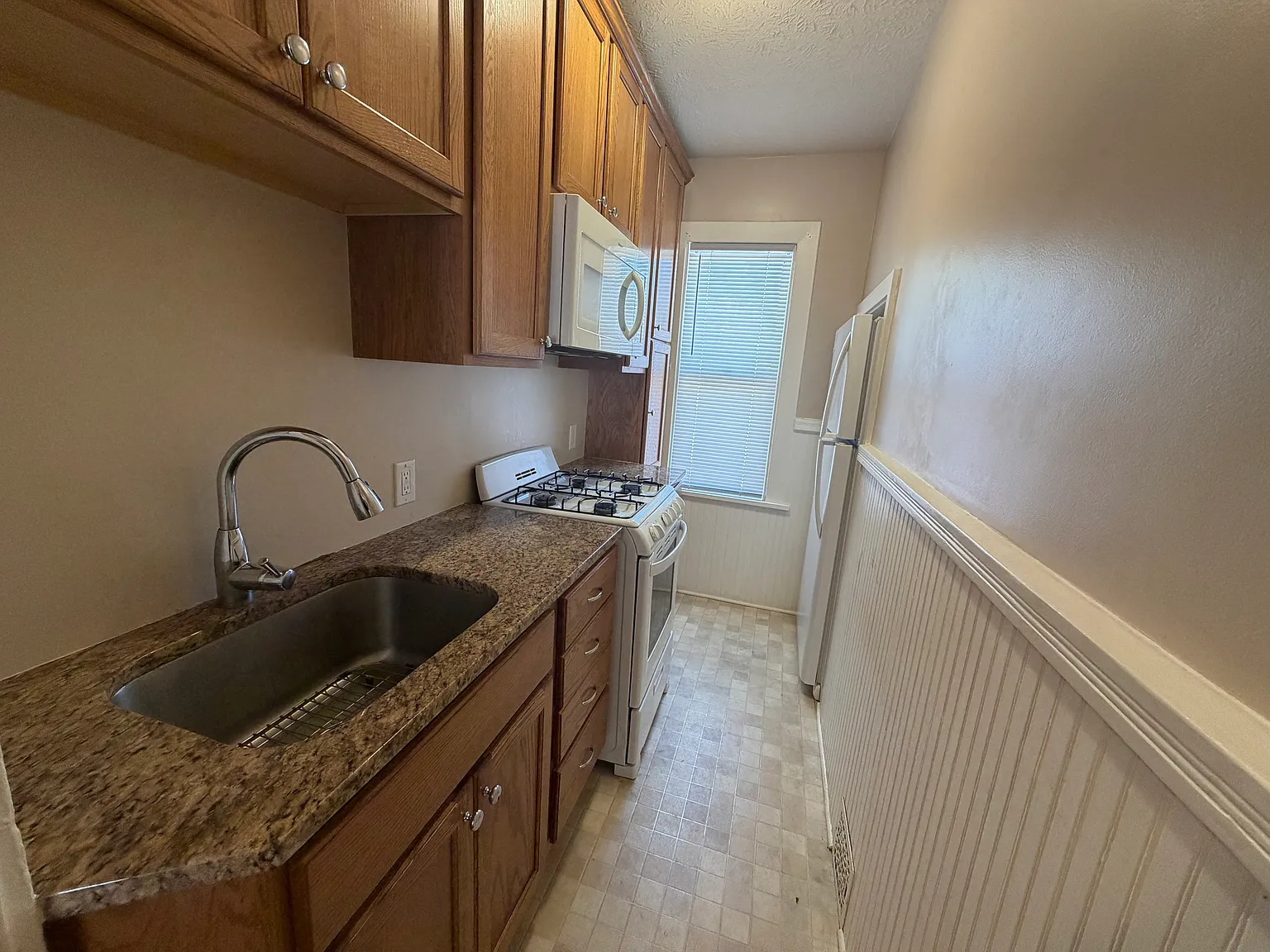 2 bed, 700 sqft, $950 — Photo 4