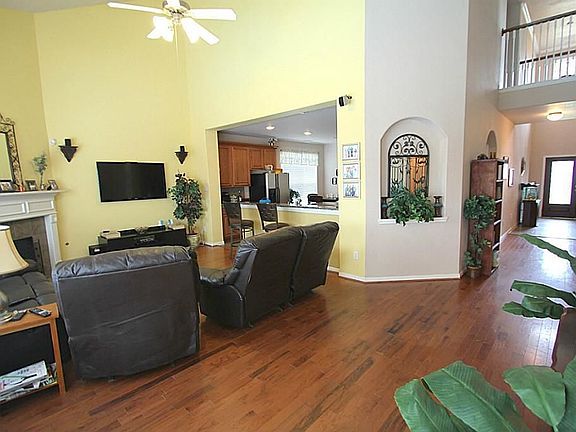 THE WOOD FLOORS FLOW INTO THE LIVING ROOM