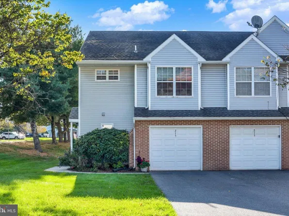 215 Fawn Rdg N, Harrisburg, PA 17110