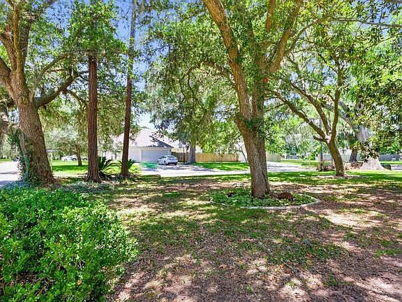 3rd image of 1 Canterbury Ln