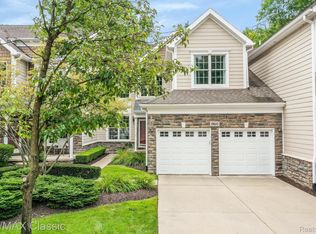 49645 Timber Trl, Novi, MI 48374