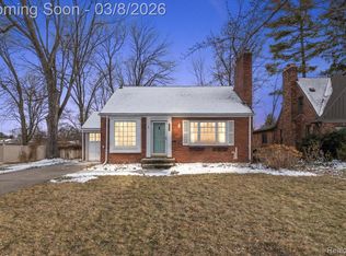 17601 Cambridge Blvd, Lathrup Village, MI 48076