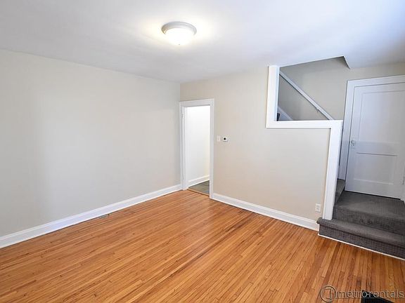 4th image of 109 E Como Ave