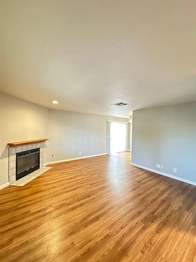 Building Photo - 3922 Howard Ave #A-G