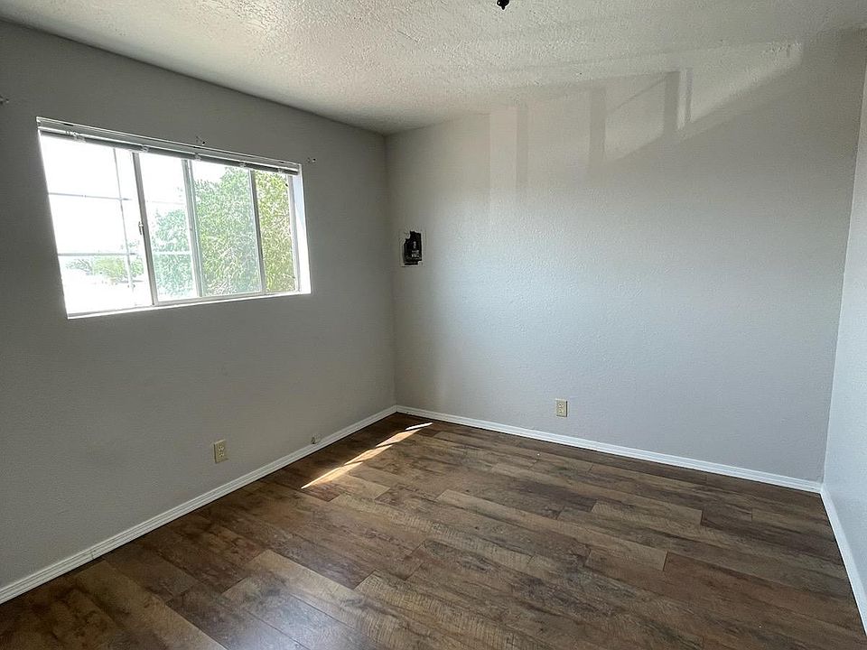 1st image of 425 Wisconsin St NE #4