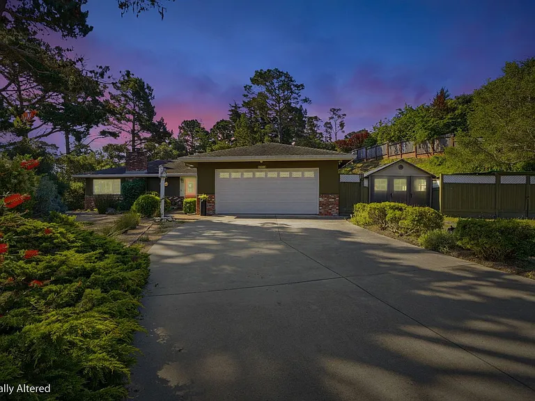 241 Soledad Dr — Photo 2