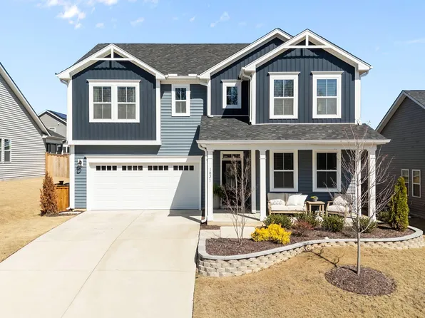 1021 Quindell Dr, Holly Springs, NC 27540