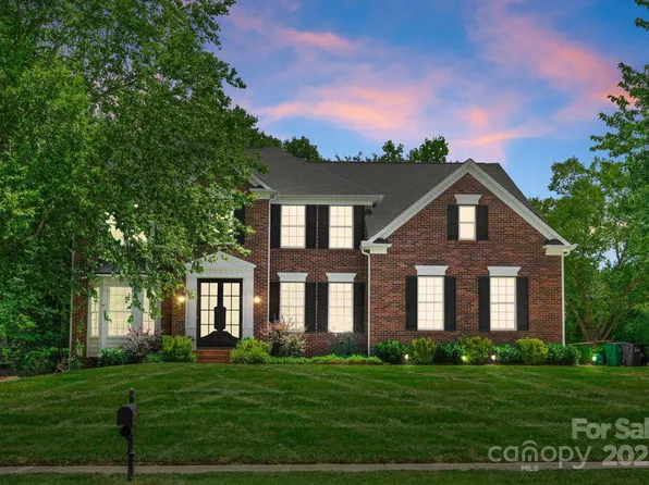 11202 Mountain Pine Dr, Charlotte, NC 28214