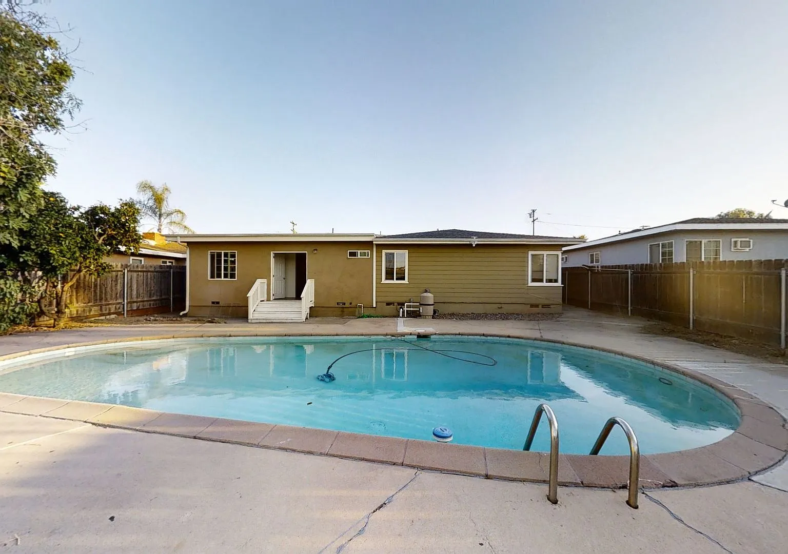 7BD/3BA, Great Backyard w/ POOL — Photo 2