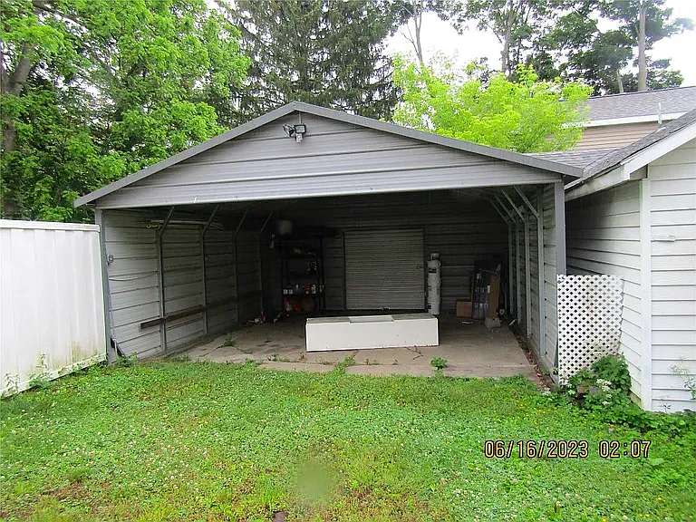 6 bed, 2732 sqft, $1,000 — Photo 4