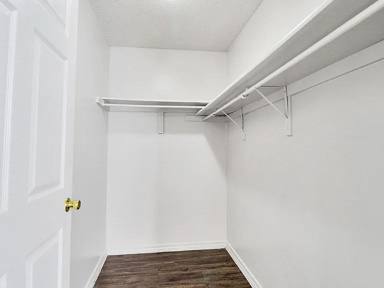 Chamberland Square Apartments — Photo 14