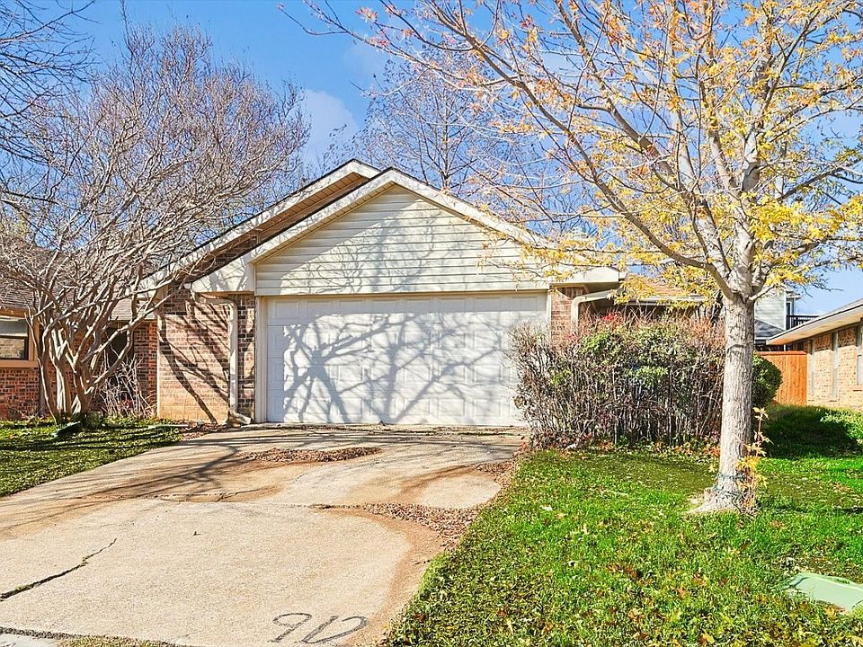 1st image of 912 Boxwood Dr